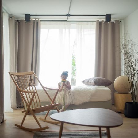 Mini-Me Hubs, Charm Suites & Pool In Old City チエンマイ エクステリア 写真