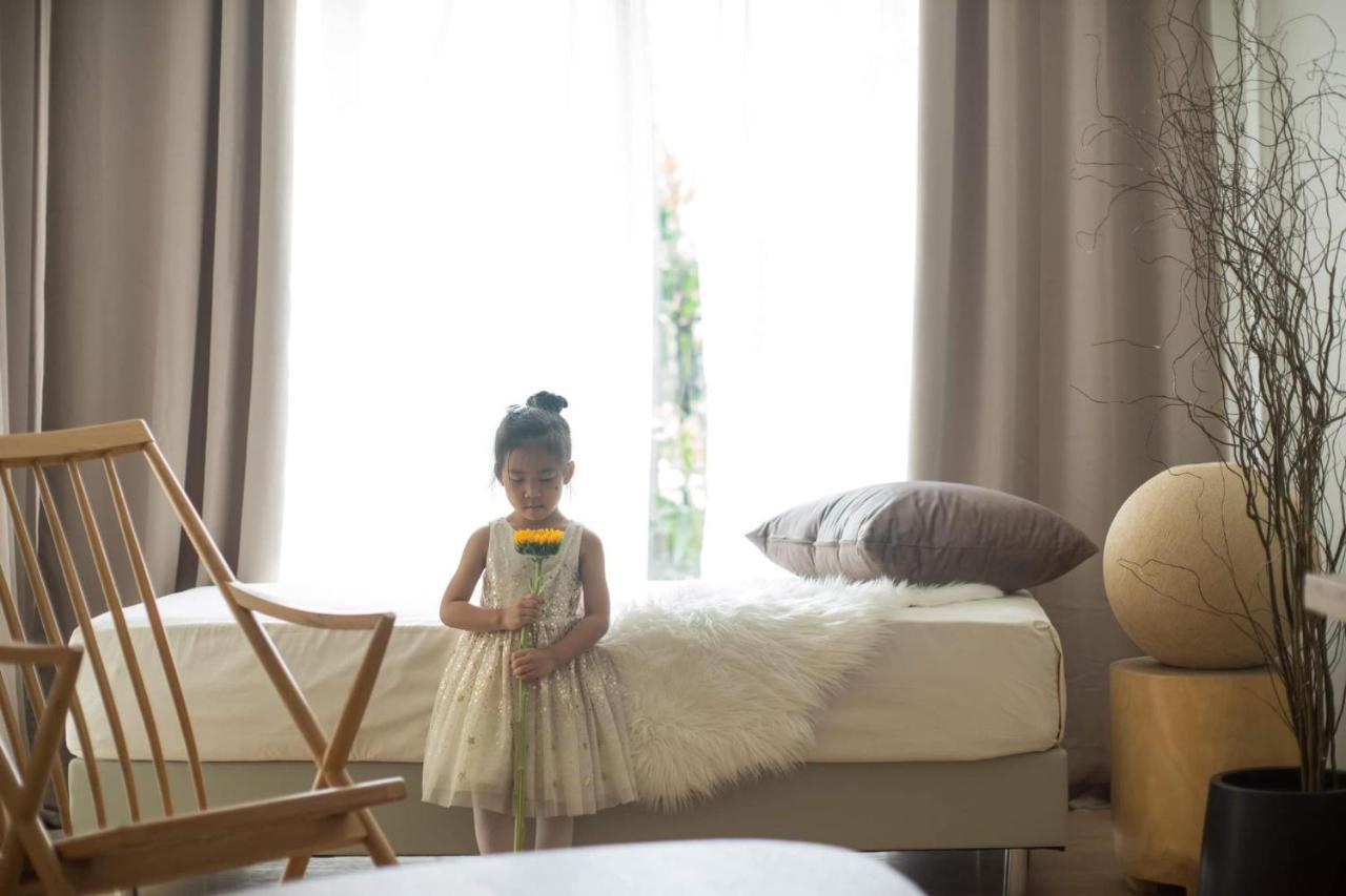 Mini-Me Hubs, Charm Suites & Pool In Old City チエンマイ エクステリア 写真
