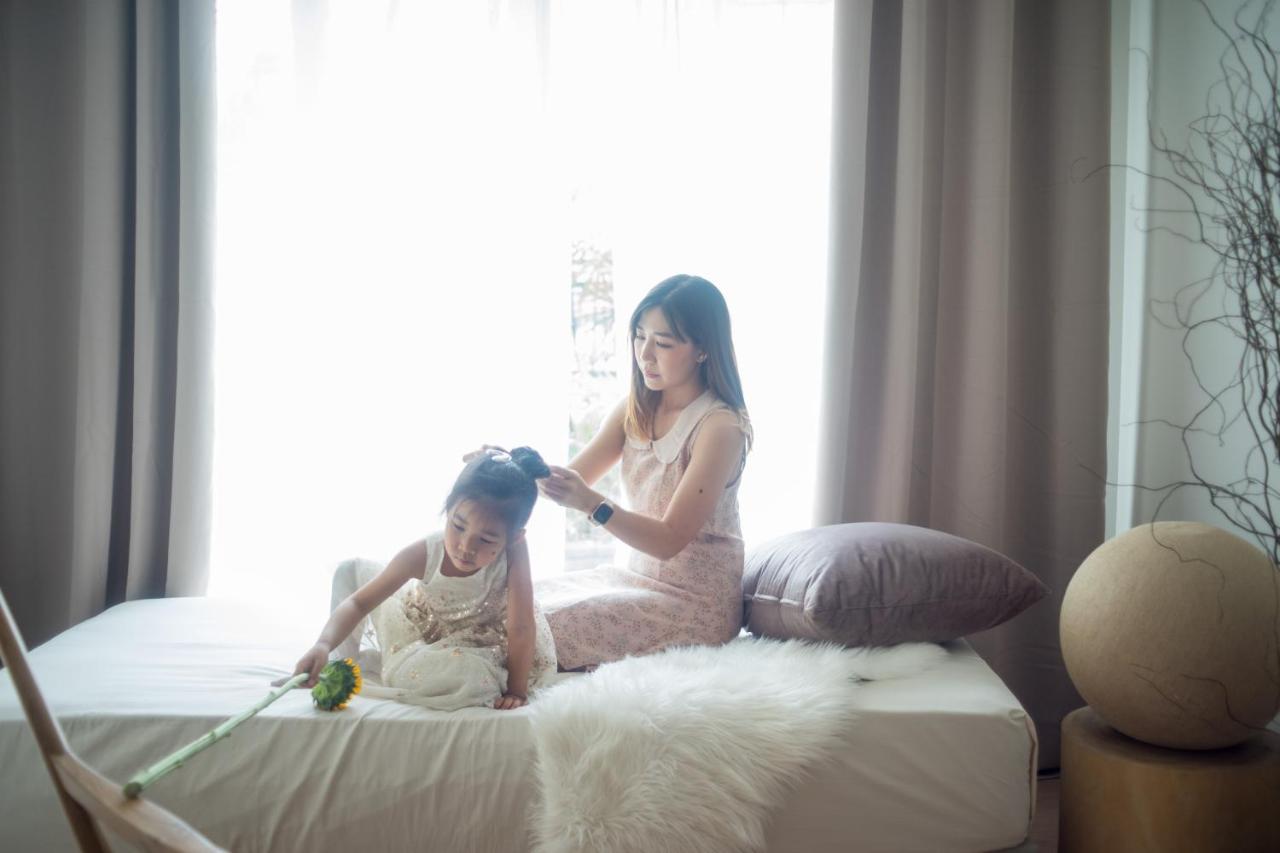 Mini-Me Hubs, Charm Suites & Pool In Old City チエンマイ エクステリア 写真
