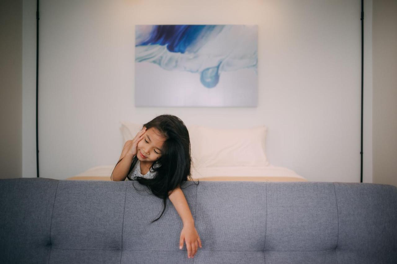 Mini-Me Hubs, Charm Suites & Pool In Old City チエンマイ エクステリア 写真