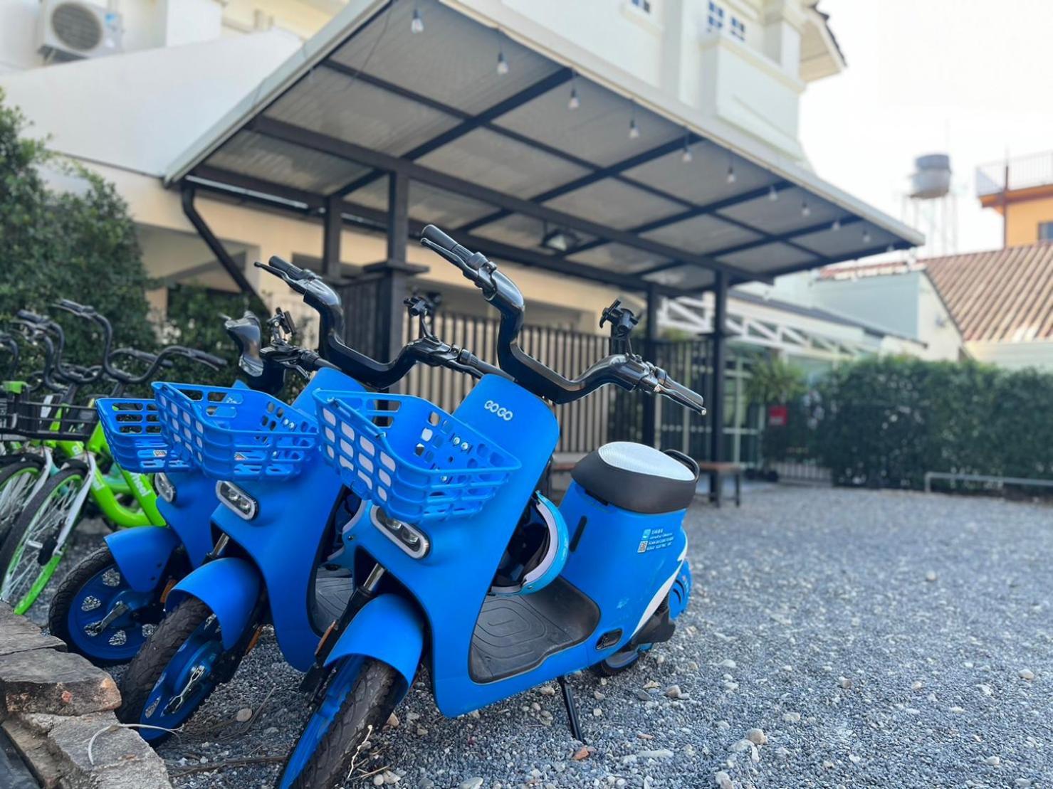 Mini-Me Hubs, Charm Suites & Pool In Old City チエンマイ エクステリア 写真